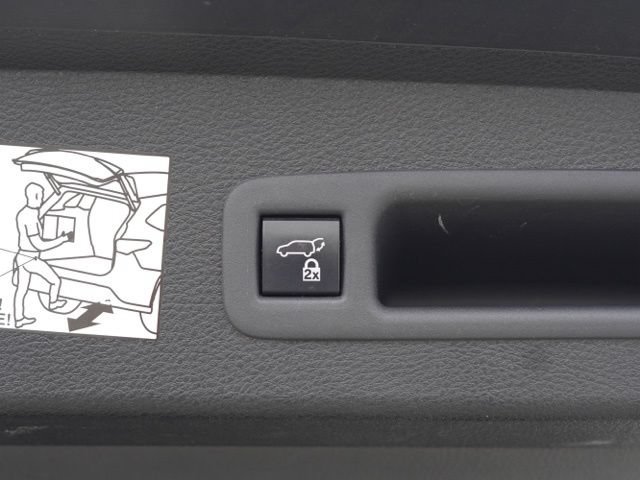 Used 2024 Toyota Sienna Limited AWD/4WD image 57