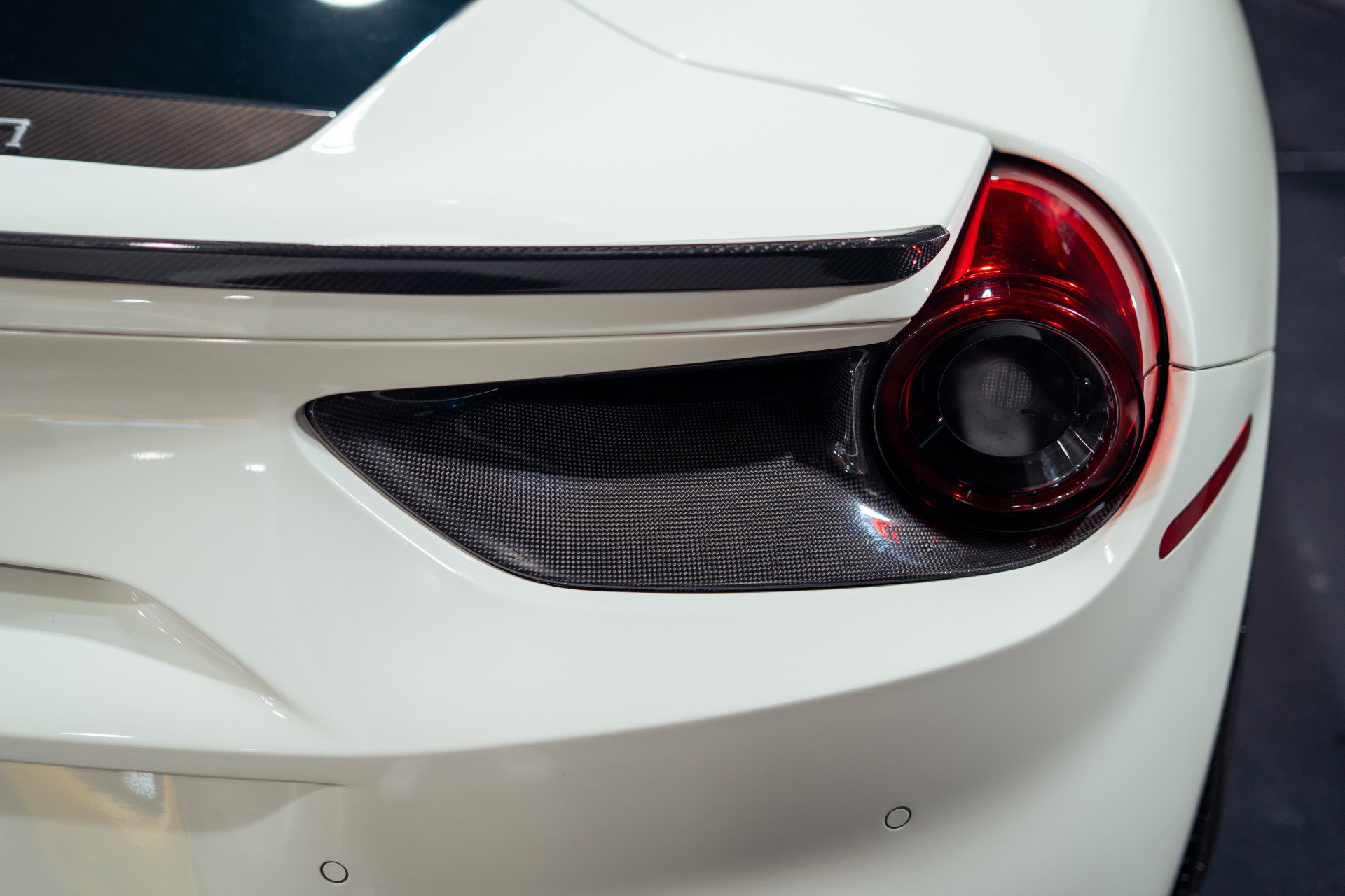 Used 2016 Ferrari 488 GTB RWD image 3