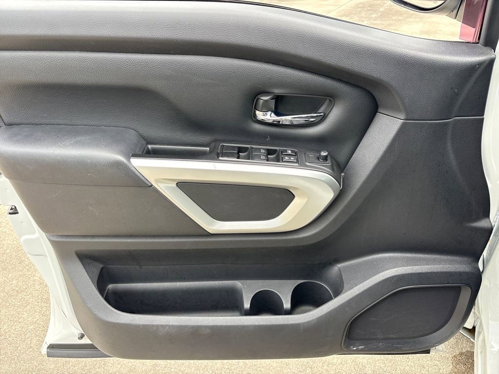 Used 2019 Nissan Titan SV image 15