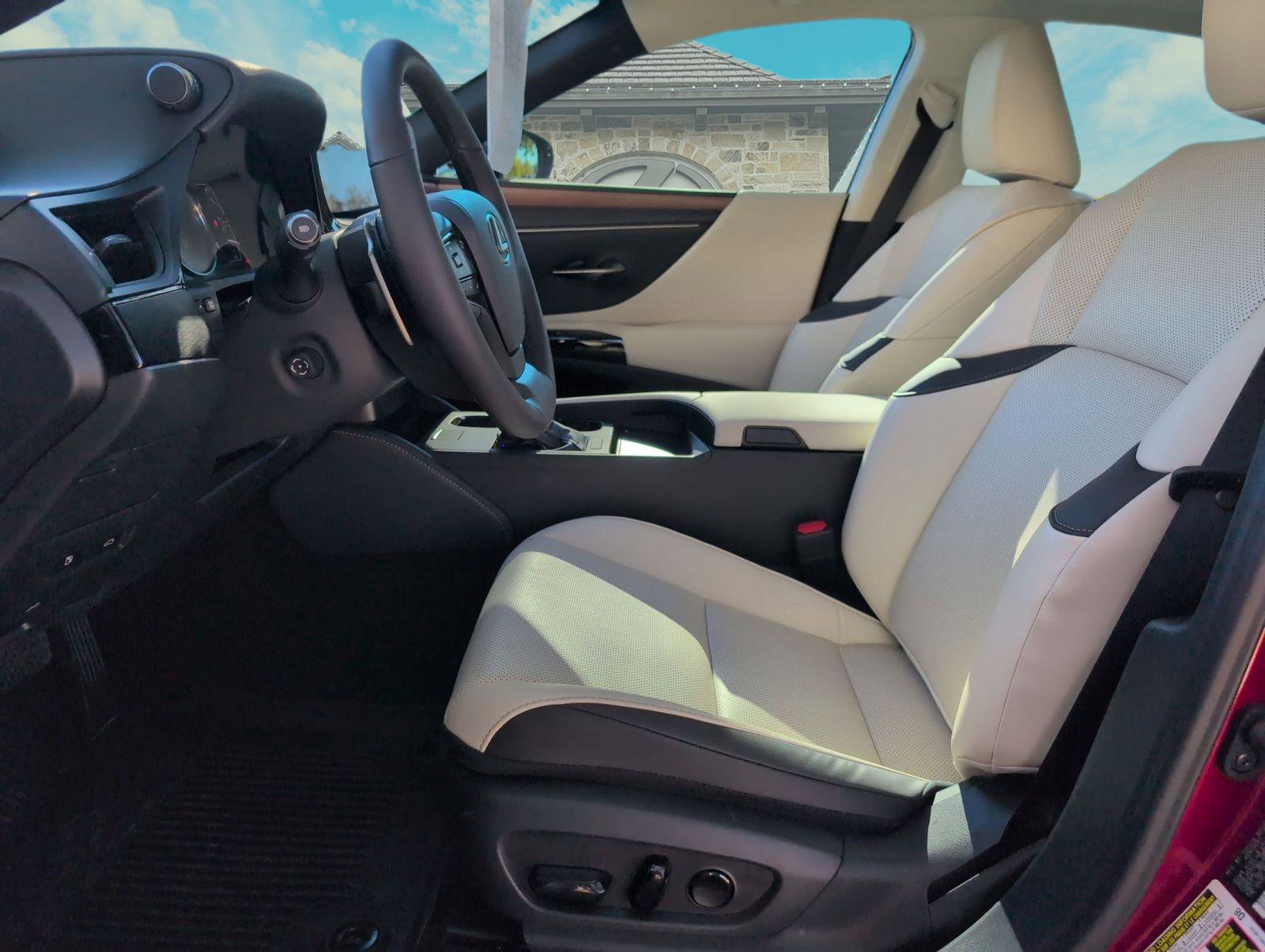 Certified 2025 Lexus ES 300h w/ Premium Package image 8