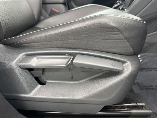 Used 2021 Volkswagen Tiguan SE image 23