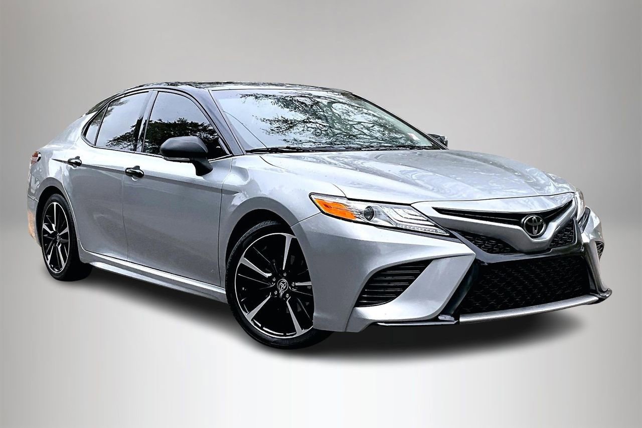 Used 2020 Toyota Camry XSE image 2