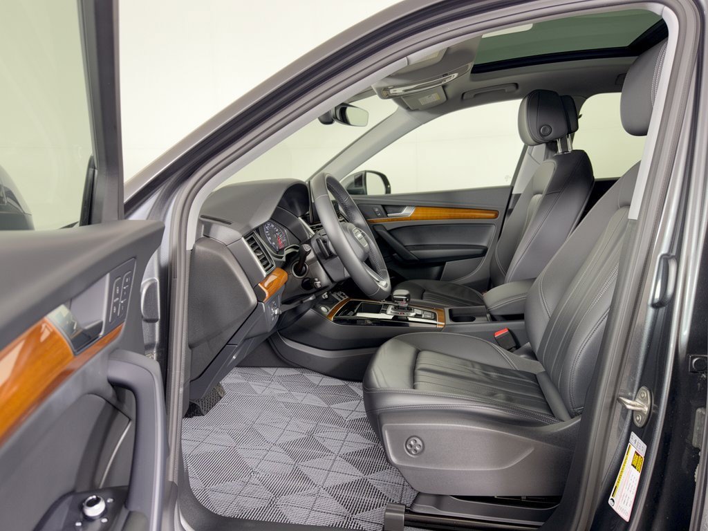 Certified 2023 Audi Q5 2.0T Premium w/ Convenience Package AWD/4WD image 5
