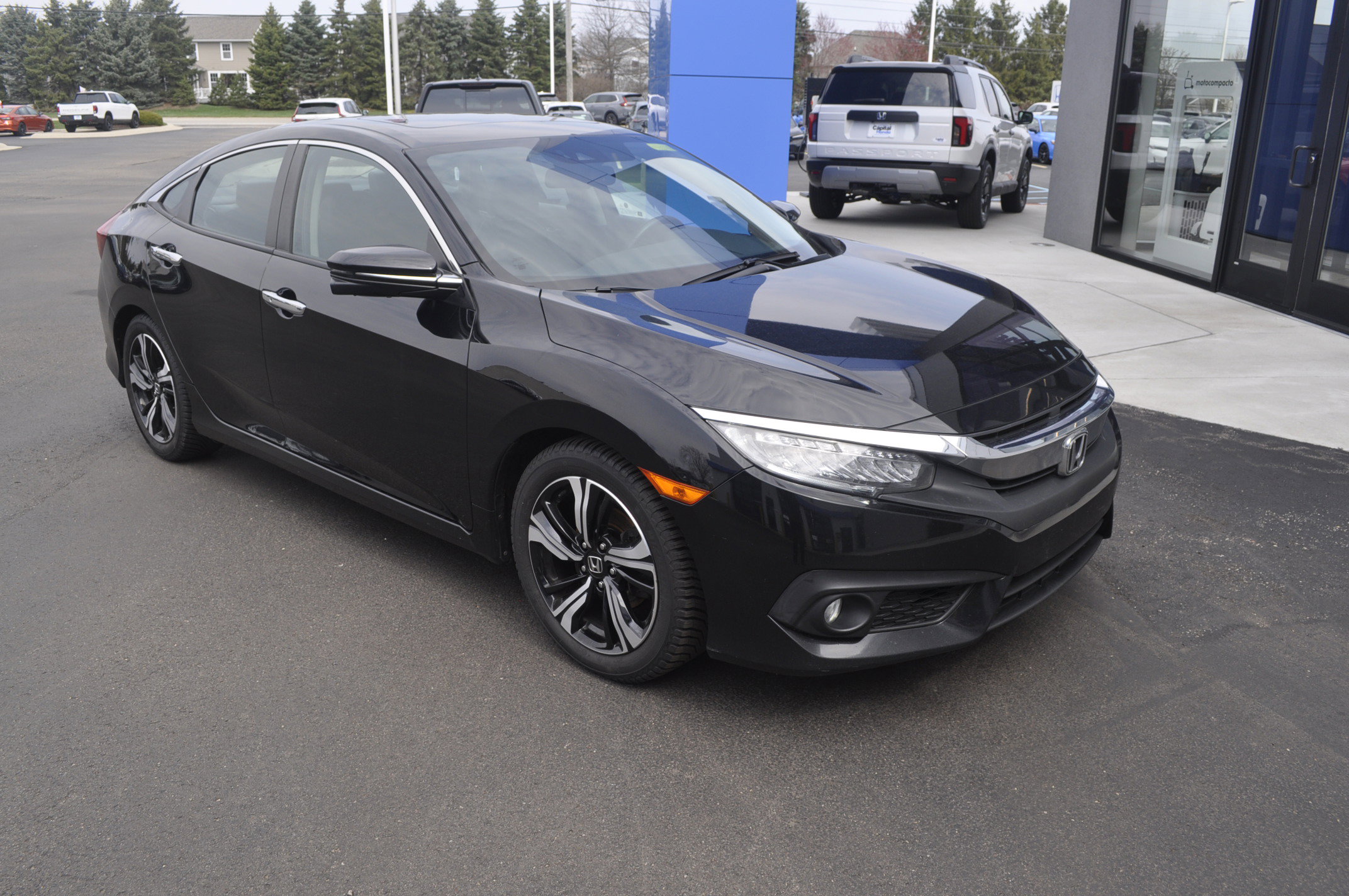 Used 2017 Honda Civic Touring image 1