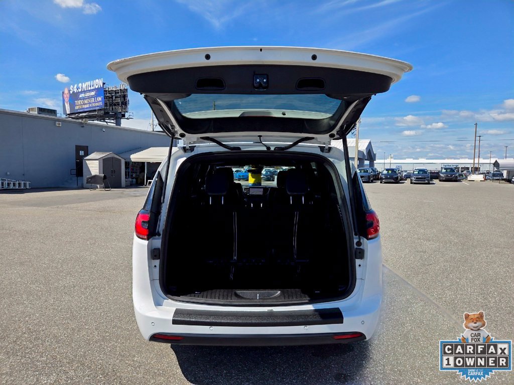 Used 2024 Chrysler Pacifica Limited FWD image 20