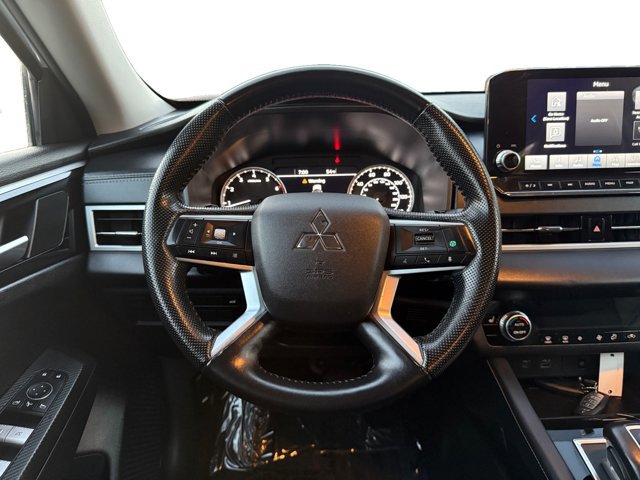 Used 2024 Mitsubishi Outlander SE image 14