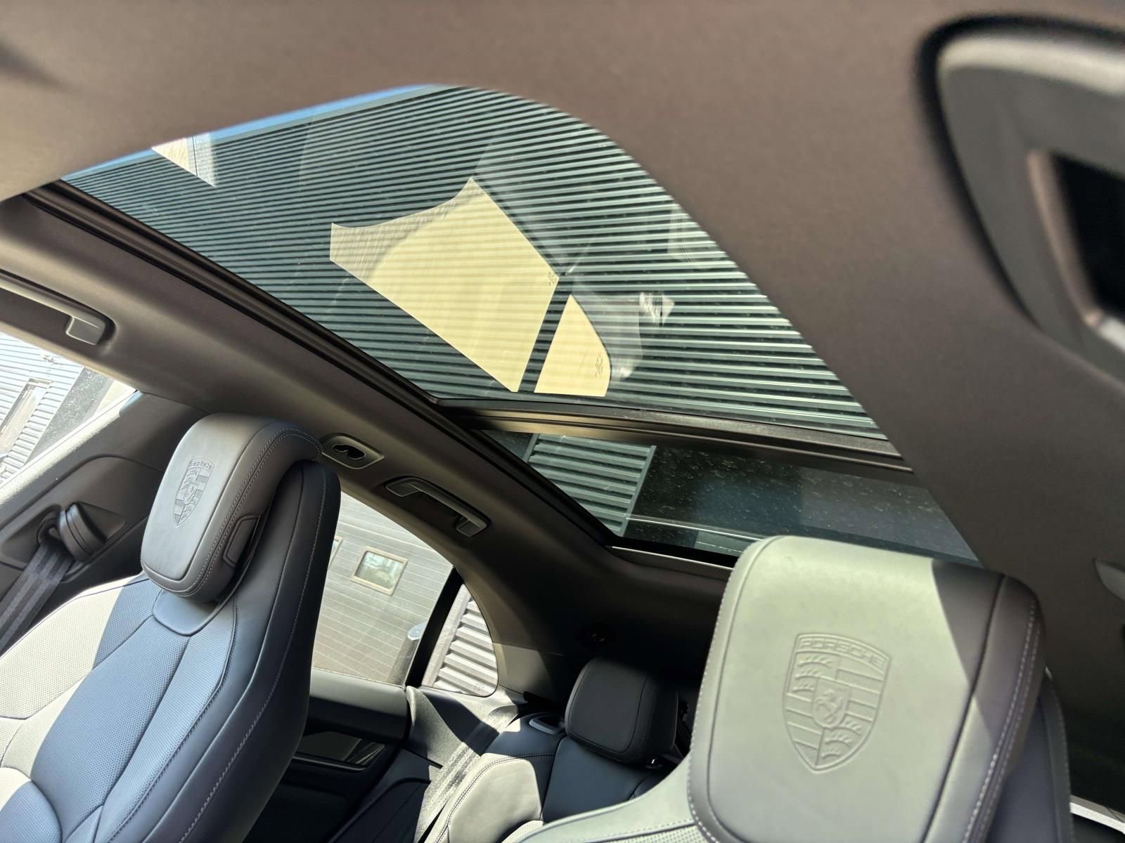 New 2026 Porsche Macan 4 Electric image 37