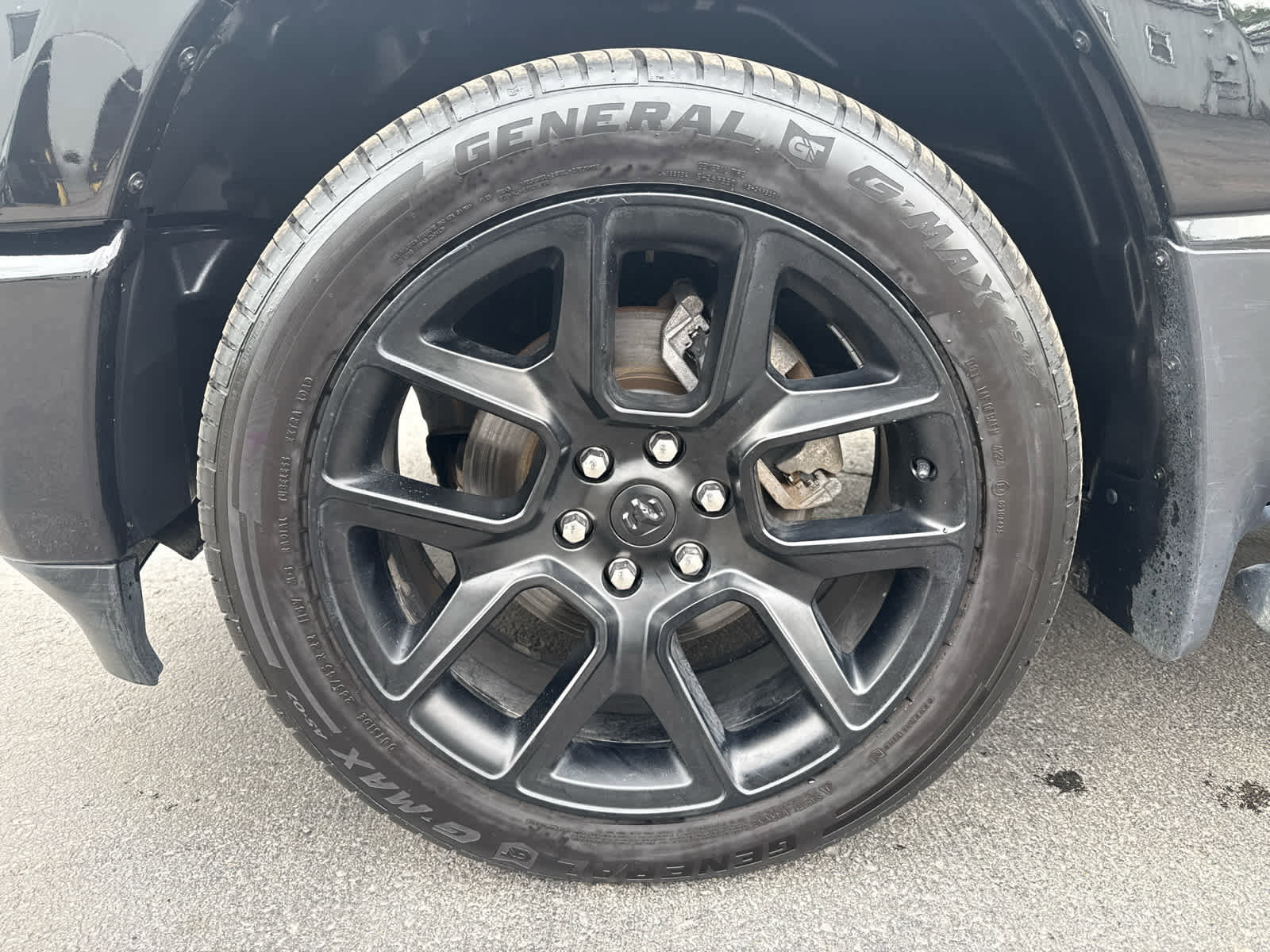 Used 2024 RAM 1500 Laramie AWD/4WD image 9