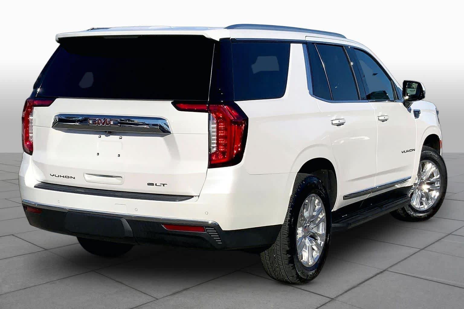 Used 2023 GMC Yukon SLT w/ SLT Premium Package AWD/4WD image 12