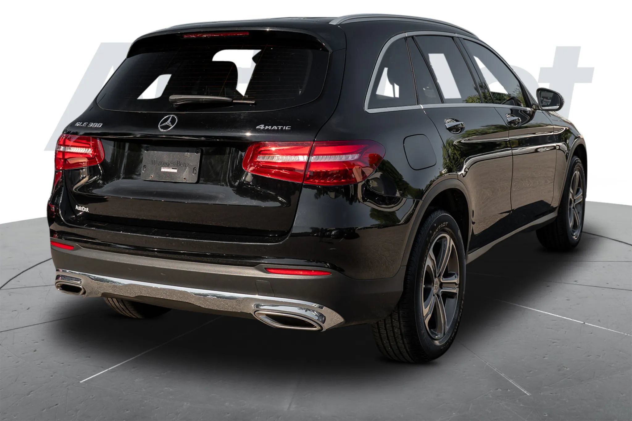 Used 2019 Mercedes-Benz GLC 300 4MATIC w/ Premium Package image 3