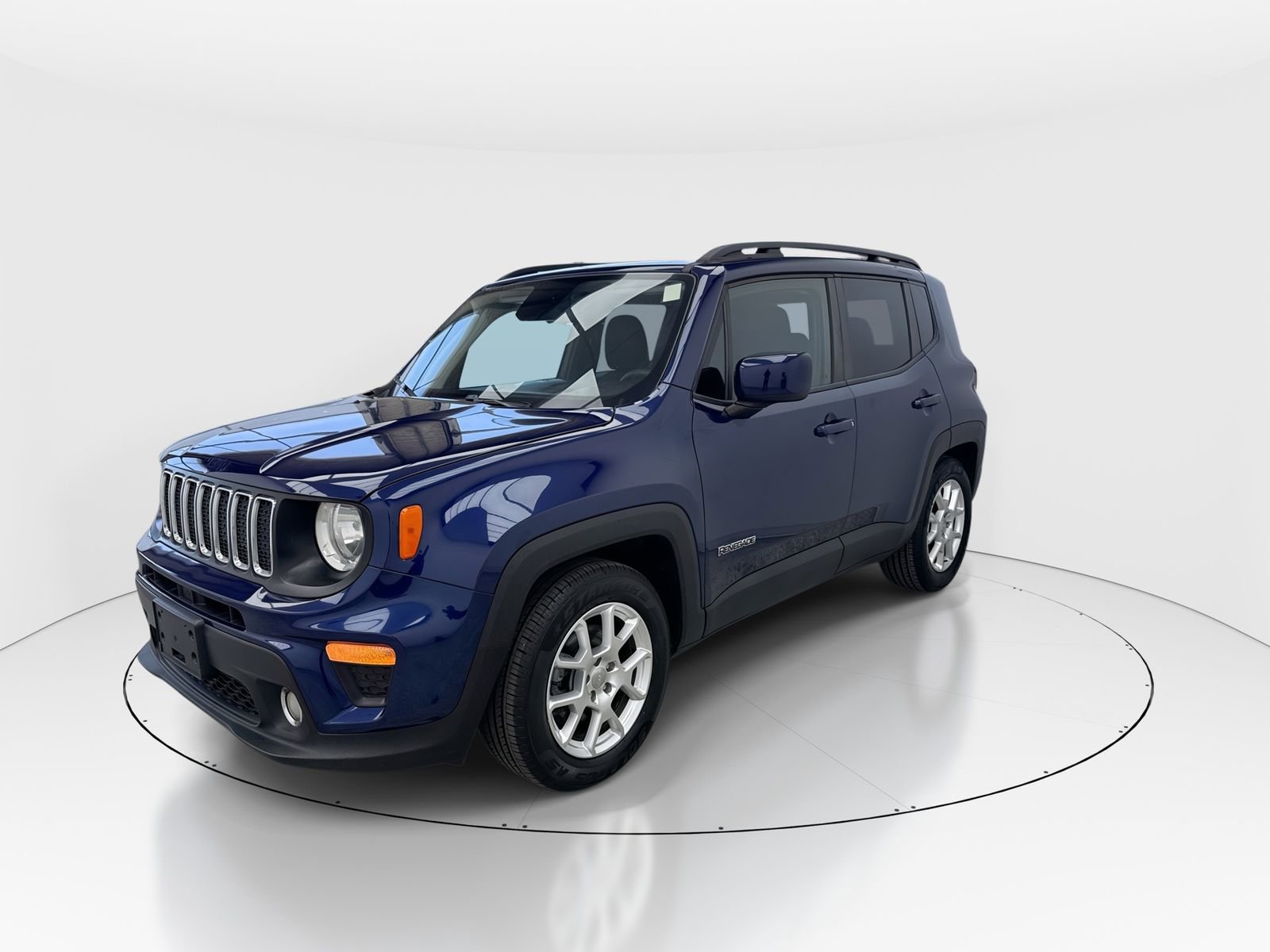 Used 2020 Jeep Renegade Latitude w/ UConnect 8.4 Nav Group image 3