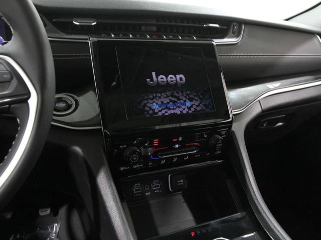 Used 2023 Jeep Grand Cherokee Laredo w/ Luxury Tech Group I image 9