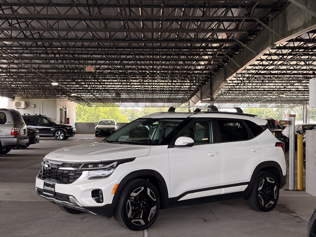 Used 2024 Kia Seltos SX w/ SX Sunroof Package AWD/4WD image 2