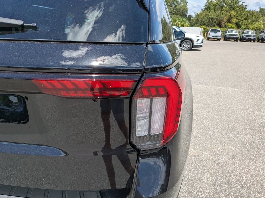 Used 2026 Ford Explorer Platinum RWD image 12