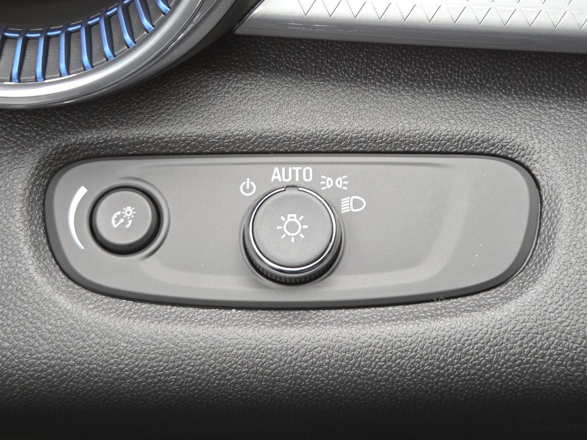 New 2026 Chevrolet Trax LT w/ LT Convenience Package FWD image 31