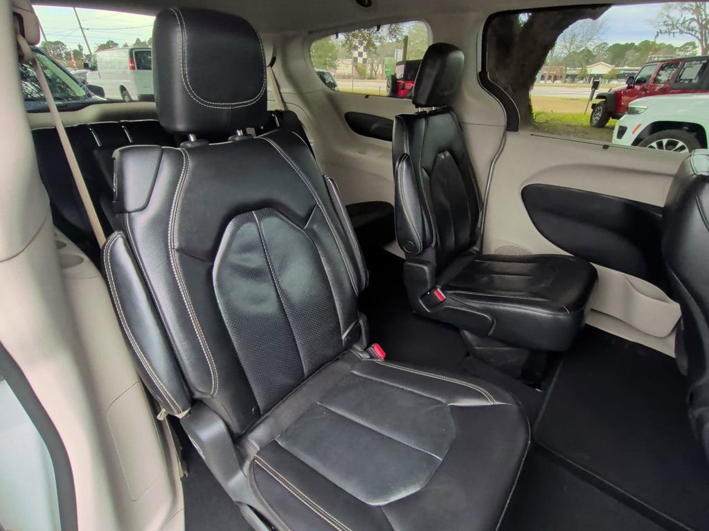 Used 2022 Chrysler Pacifica Touring-L image 21