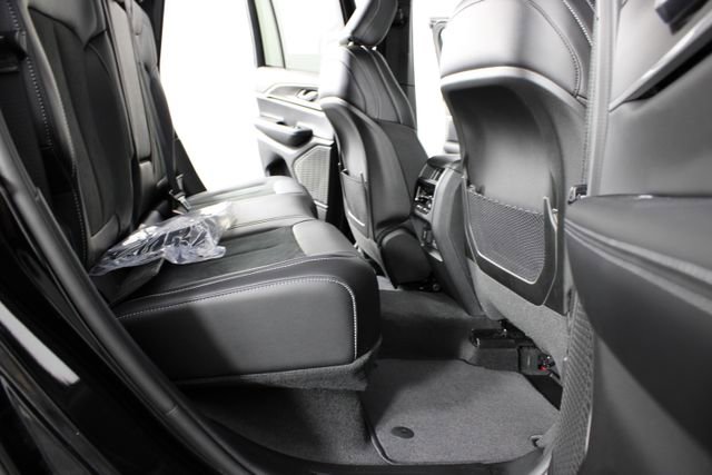 New 2026 Jeep Grand Cherokee Laredo image 21