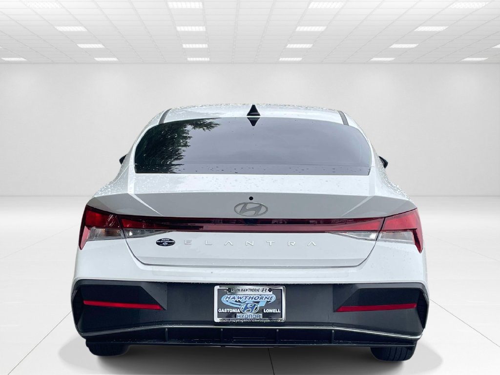 Certified 2024 Hyundai Elantra SEL FWD image 5
