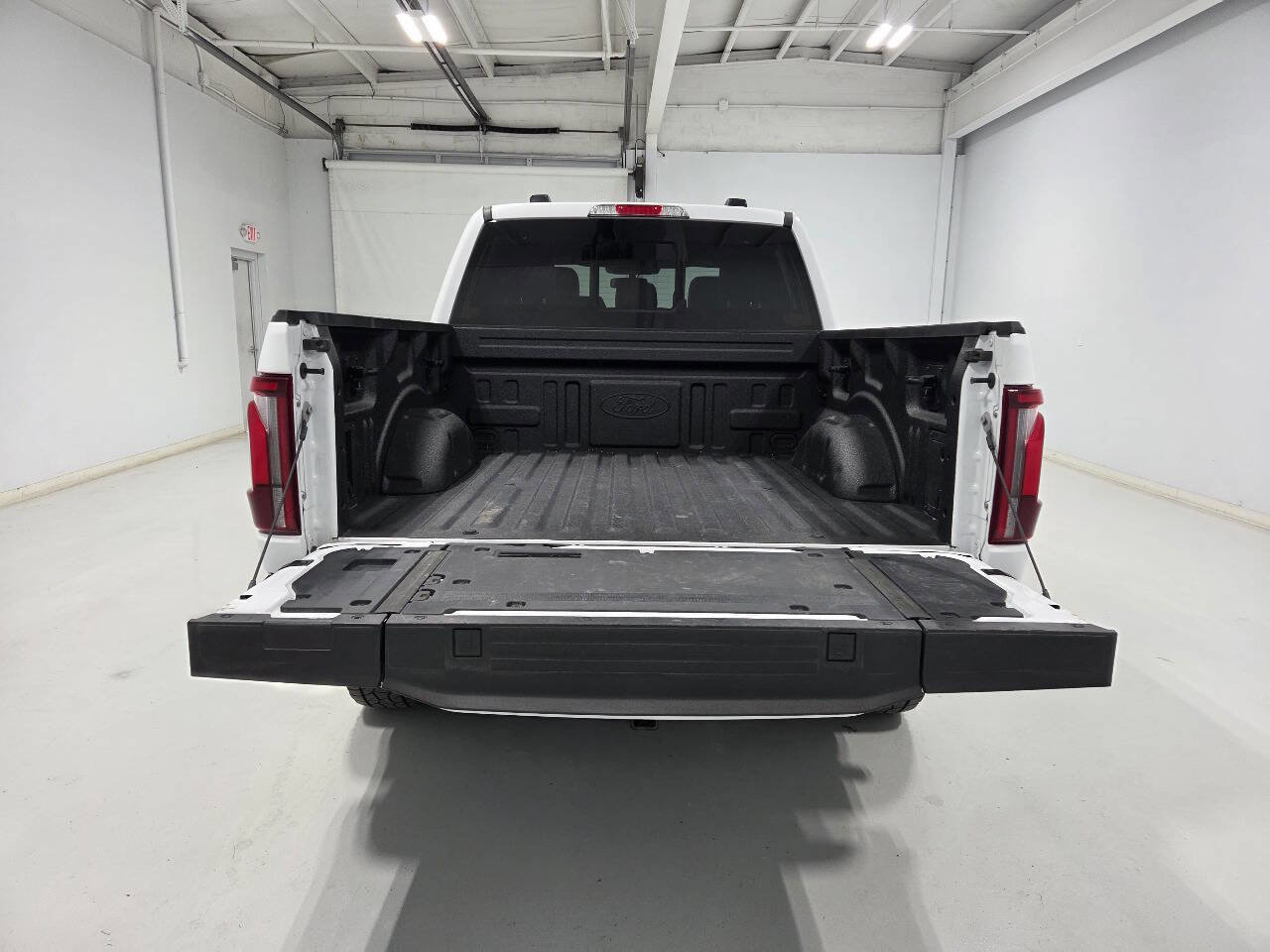 Used 2024 Ford F150 Lariat w/ Bed Utility Package AWD/4WD image 5