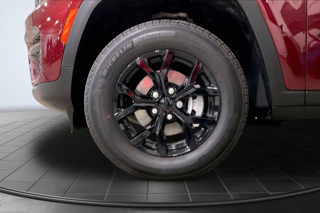 Used 2025 Jeep Grand Cherokee Altitude image 9