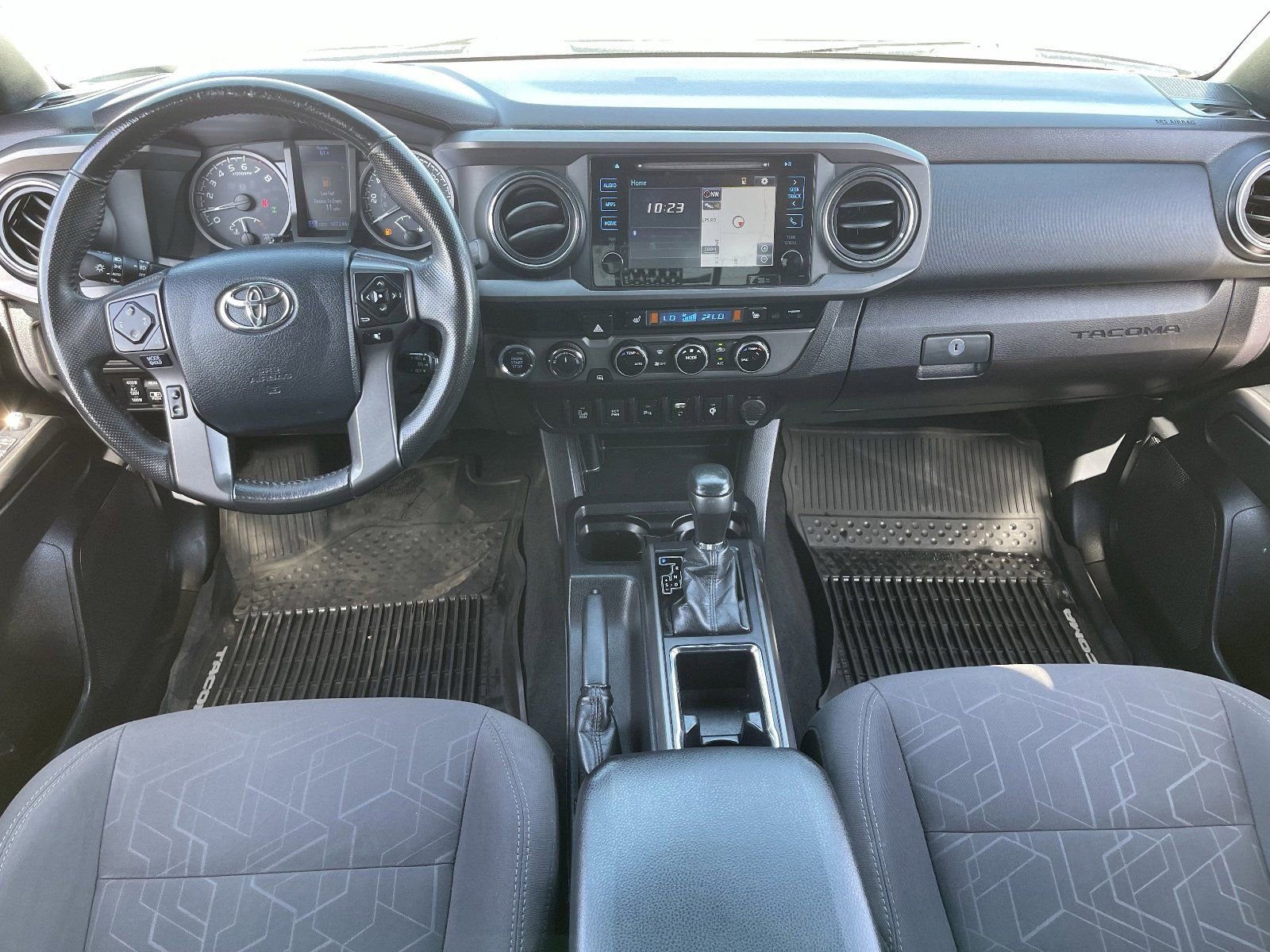 Used 2017 Toyota Tacoma TRD Off-Road w/ Premium & Technology Package AWD/4WD image 16