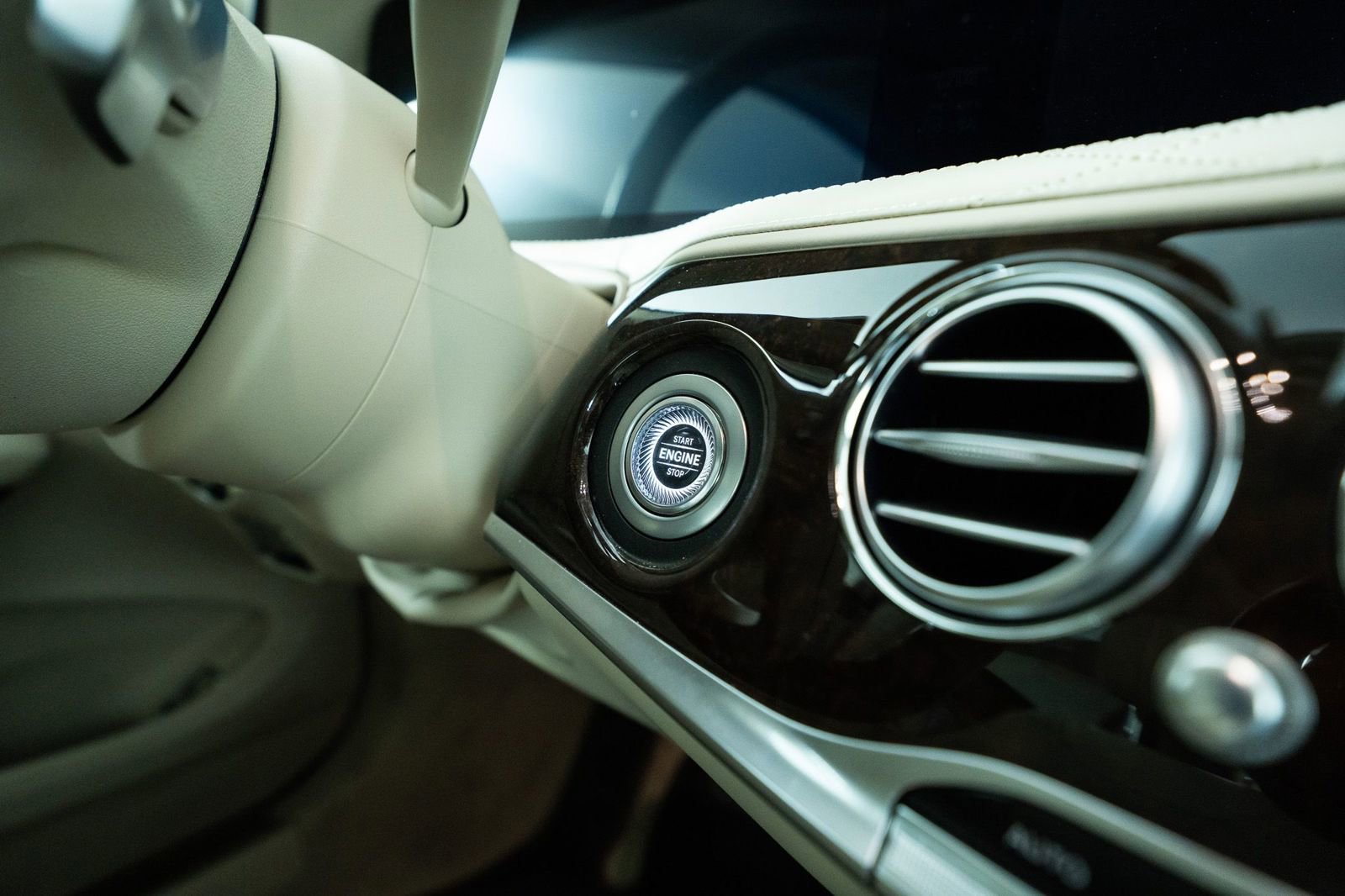 Used 2018 Mercedes-Benz S 560 Sedan image 32