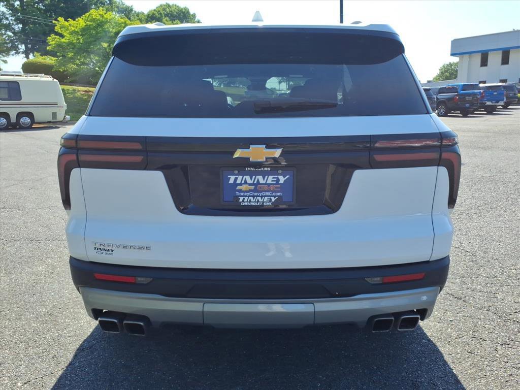 Used 2025 Chevrolet Traverse LT FWD image 4