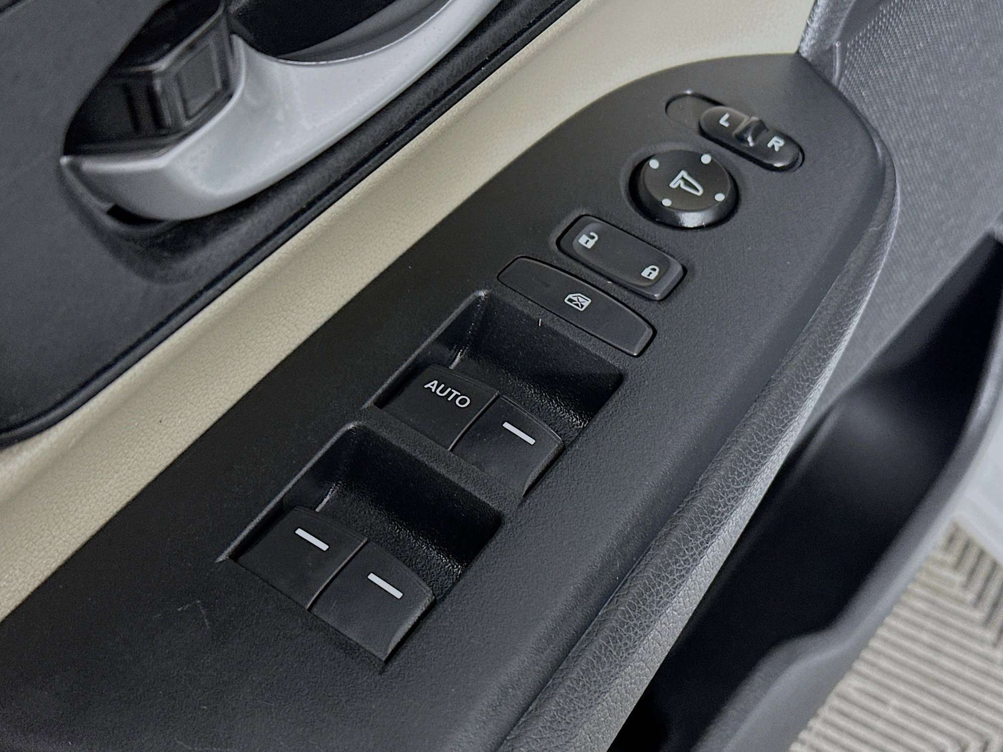 Used 2017 Honda CR-V LX image 17