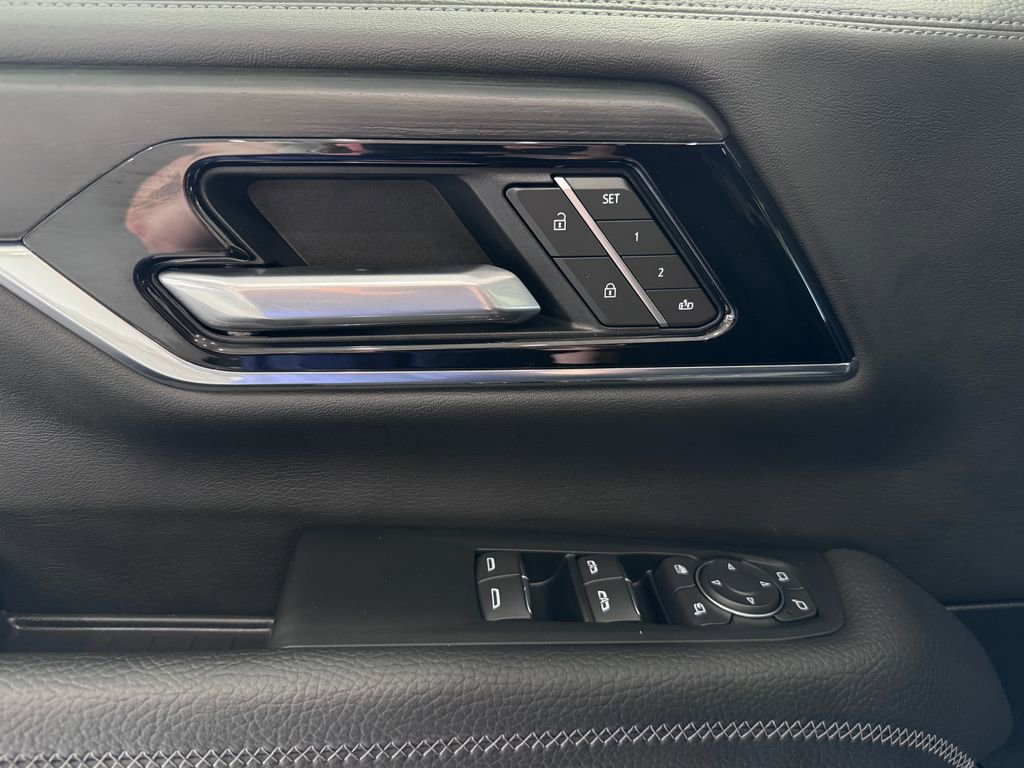 Certified 2025 GMC Yukon XL Denali AWD/4WD image 28