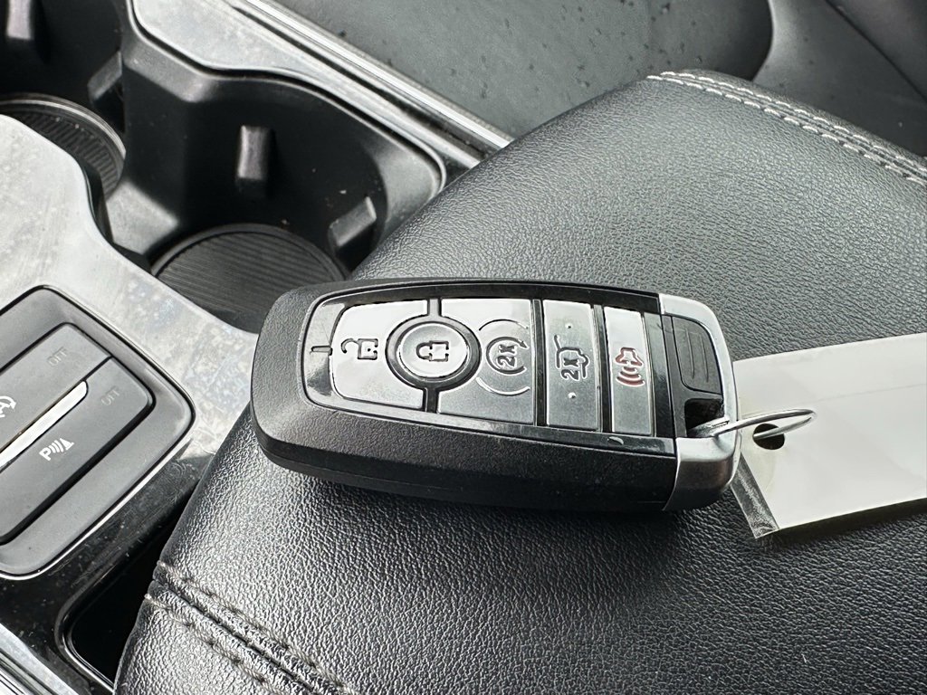 Used 2022 Ford Edge Titanium image 29