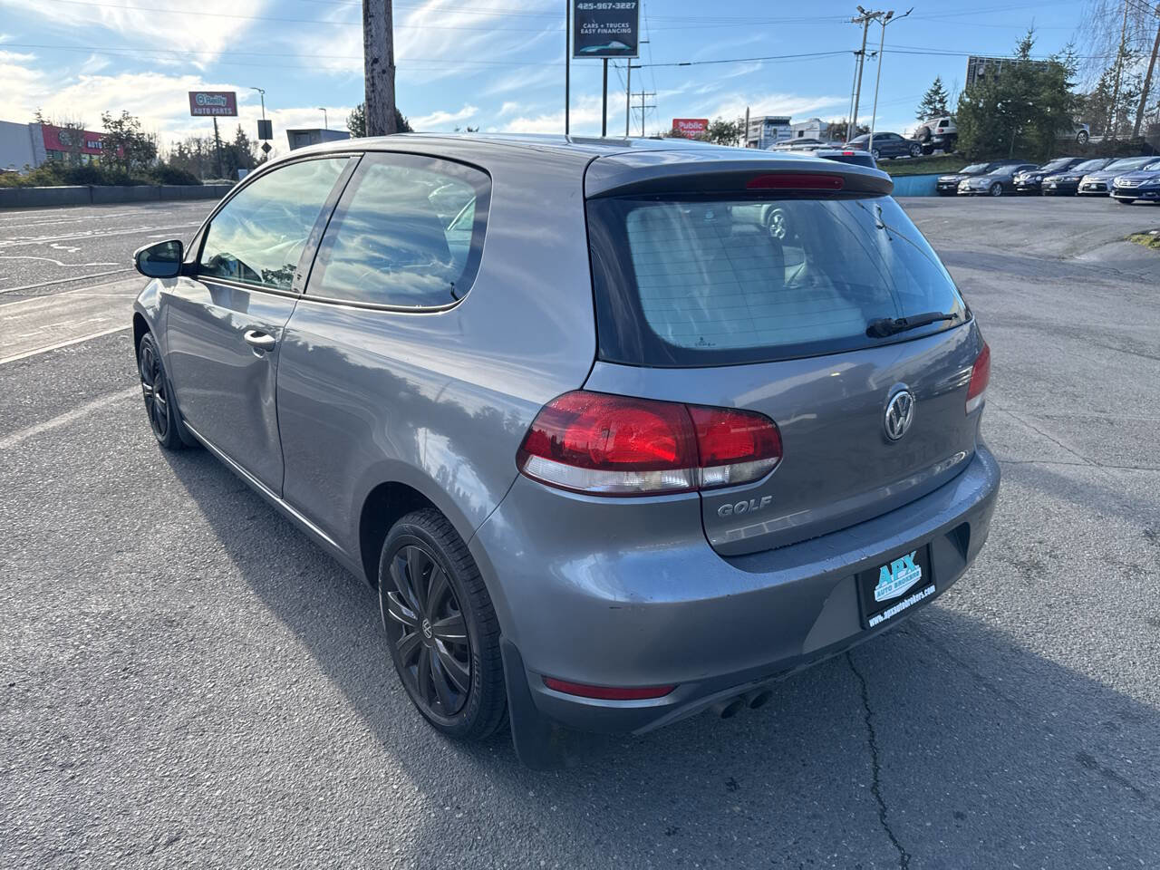 Used 2011 Volkswagen Golf 2-Door image 3