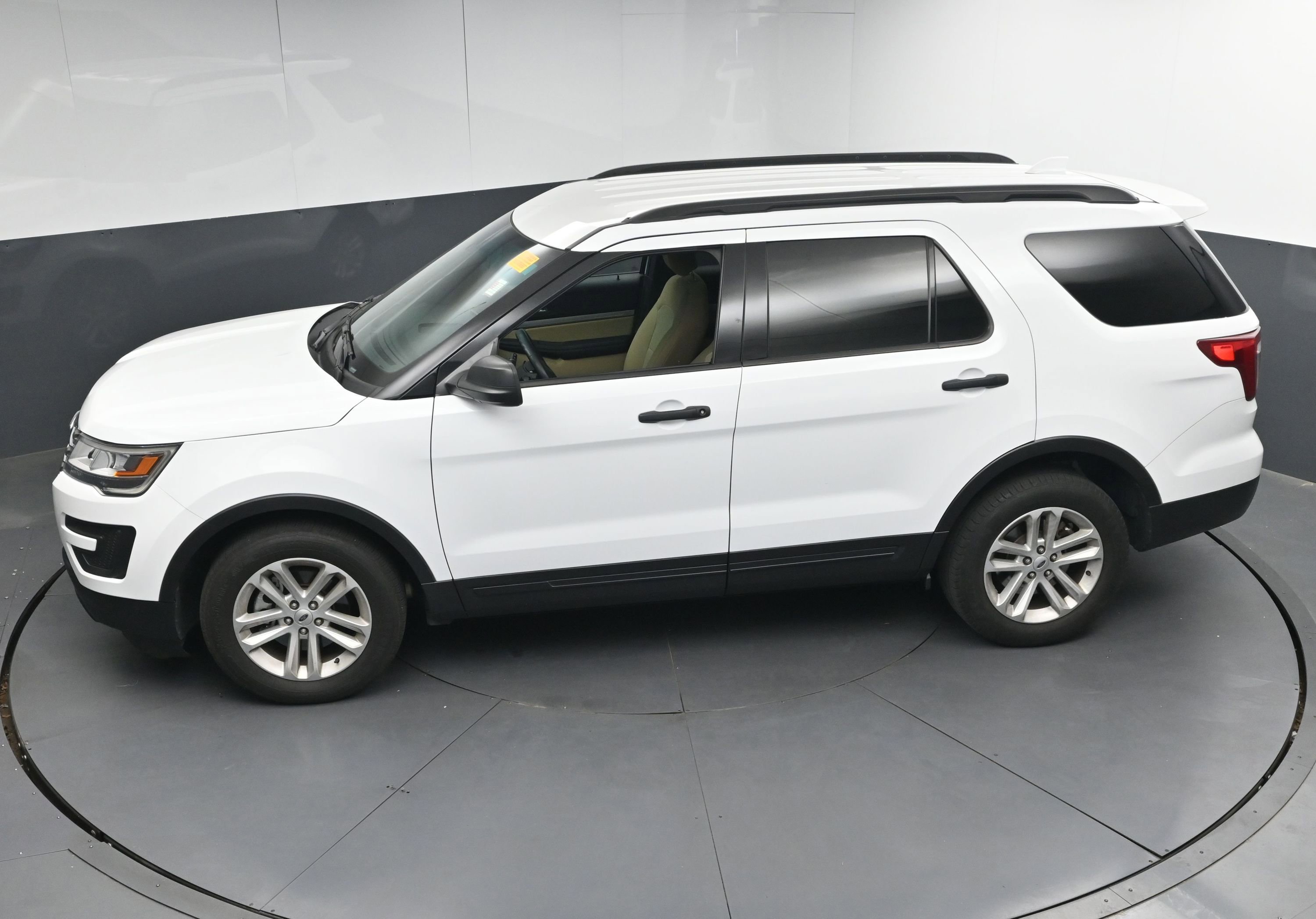 Used 2017 Ford Explorer FWD image 43