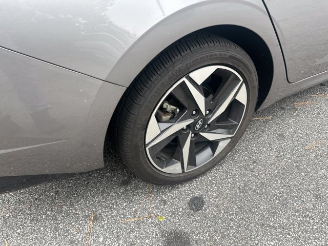 Used 2021 Hyundai Elantra Limited FWD image 6
