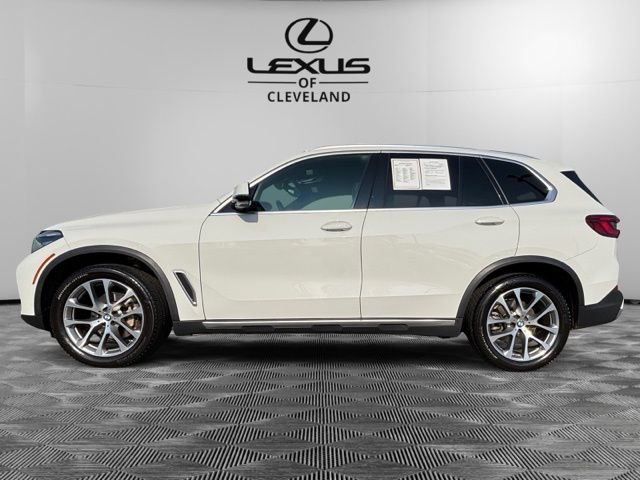 Used 2019 BMW X5 xDrive40i w/ Convenience Package AWD/4WD image 3