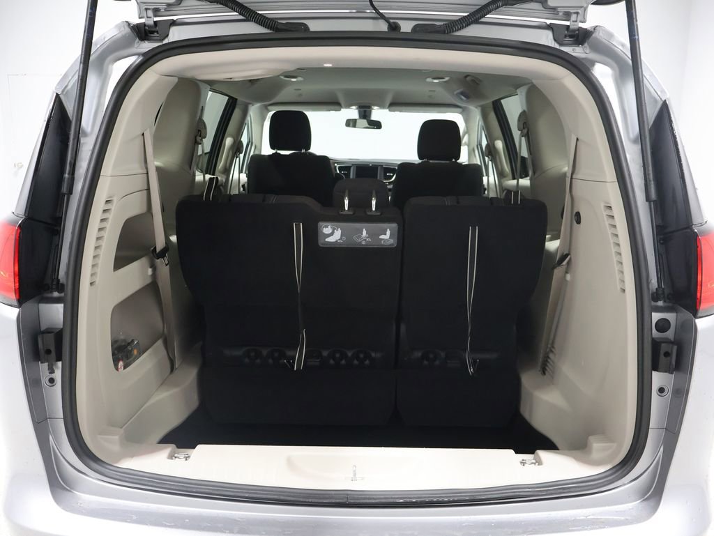 Used 2021 Chrysler Voyager LX image 22