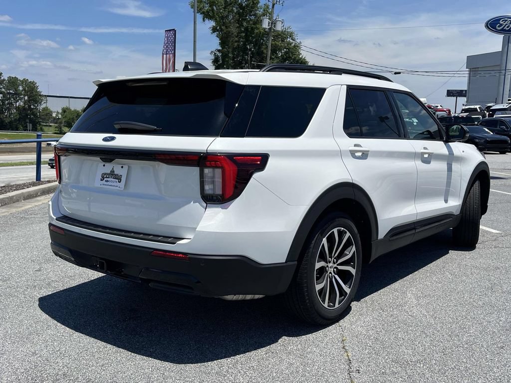 Used 2025 Ford Explorer ST-Line w/ Premium Package RWD image 3
