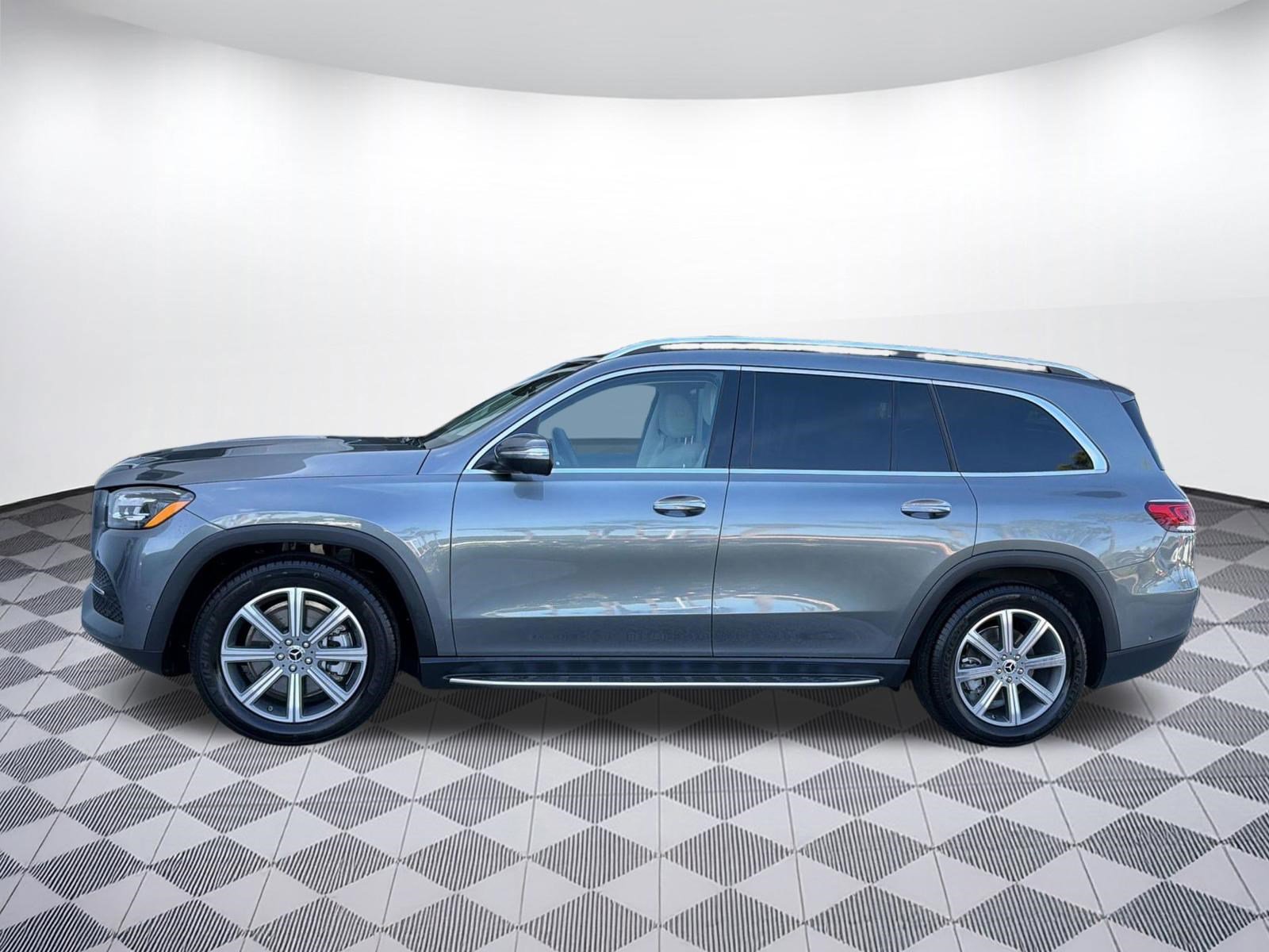 Used 2022 Mercedes-Benz GLS 450 4MATIC image 2