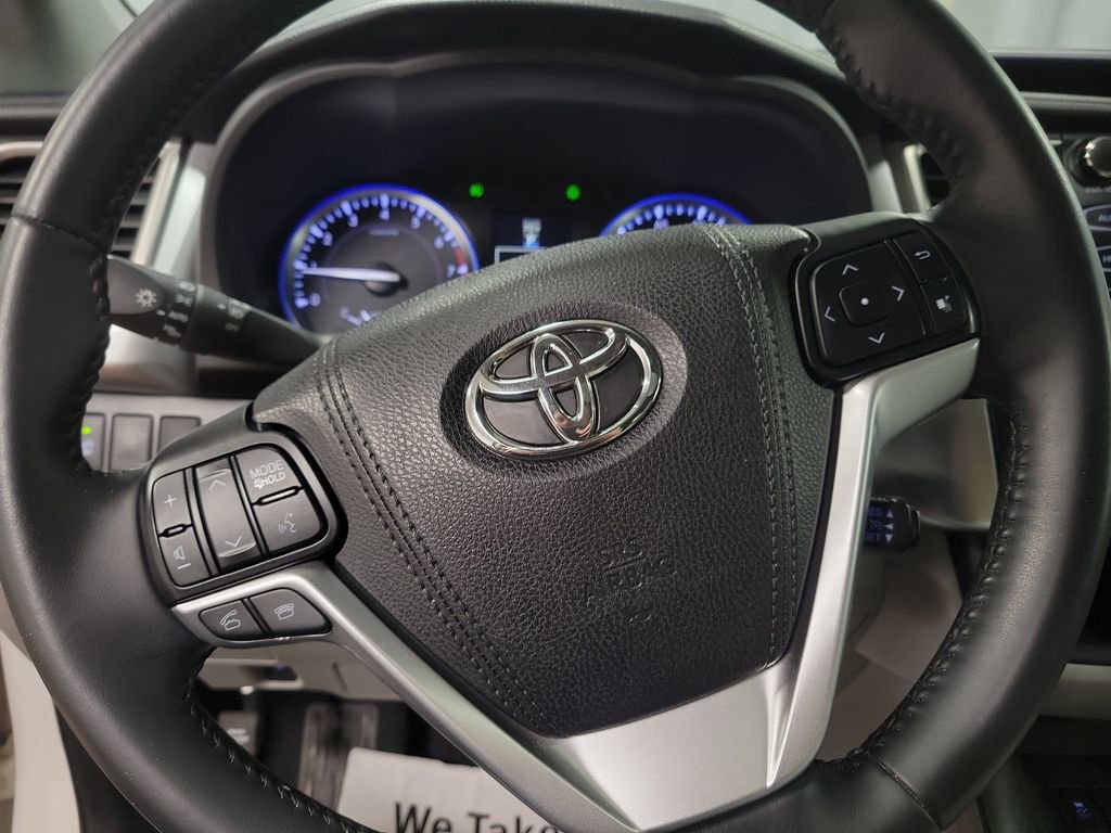 Used 2016 Toyota Highlander Limited image 19