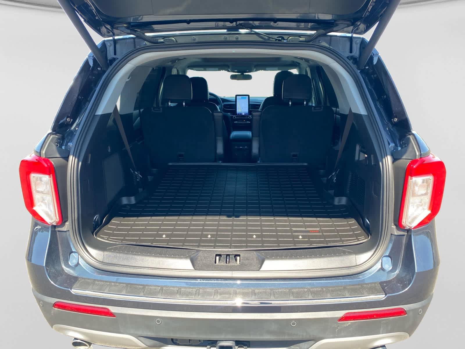 Used 2024 Ford Explorer Limited w/ Limited Technology Package RWD image 18