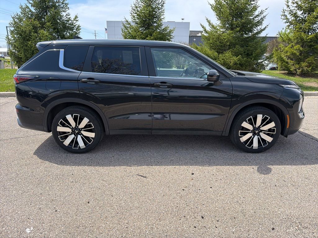 Used 2025 Mitsubishi Outlander SE AWD/4WD image 6