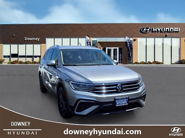Used 2024 Volkswagen Tiguan SE FWD image 3
