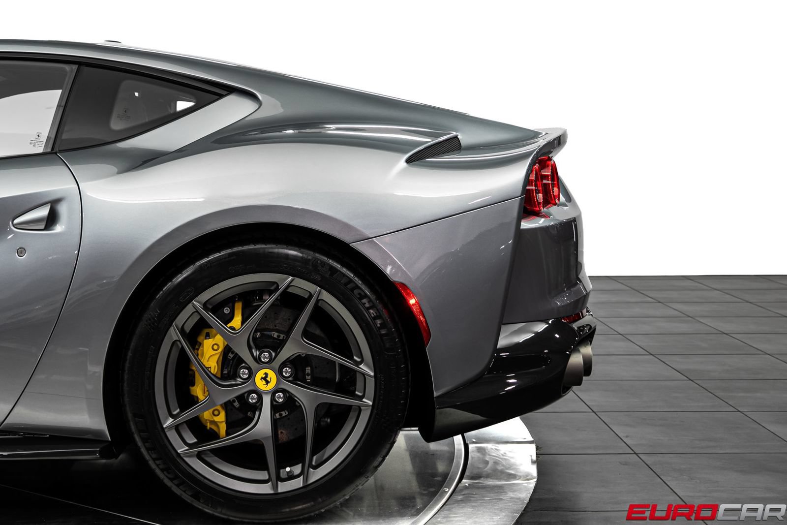 Used 2020 Ferrari 812 Superfast RWD image 18