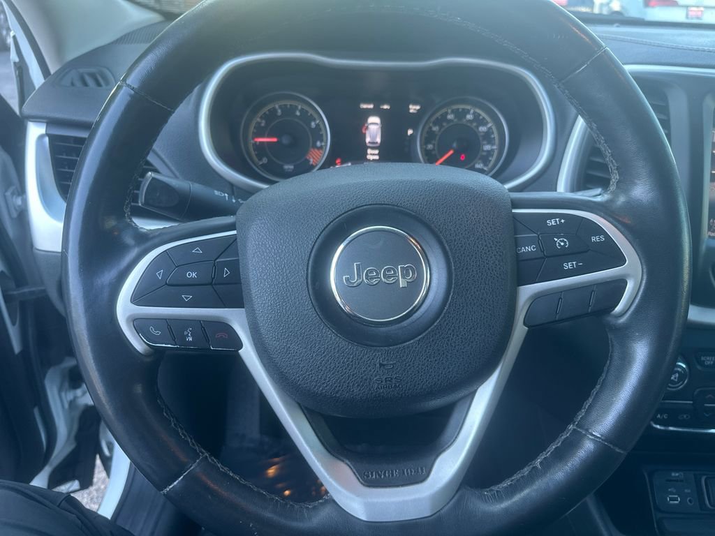 Used 2015 Jeep Cherokee Limited w/ Luxury Group FWD image 13