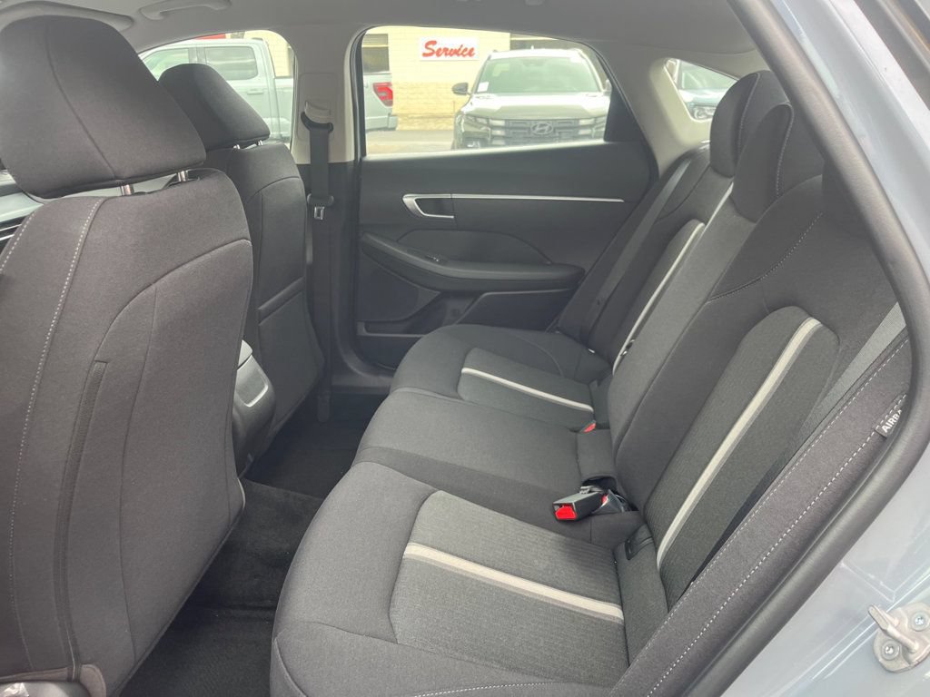 Used 2025 Hyundai Sonata SE FWD image 3