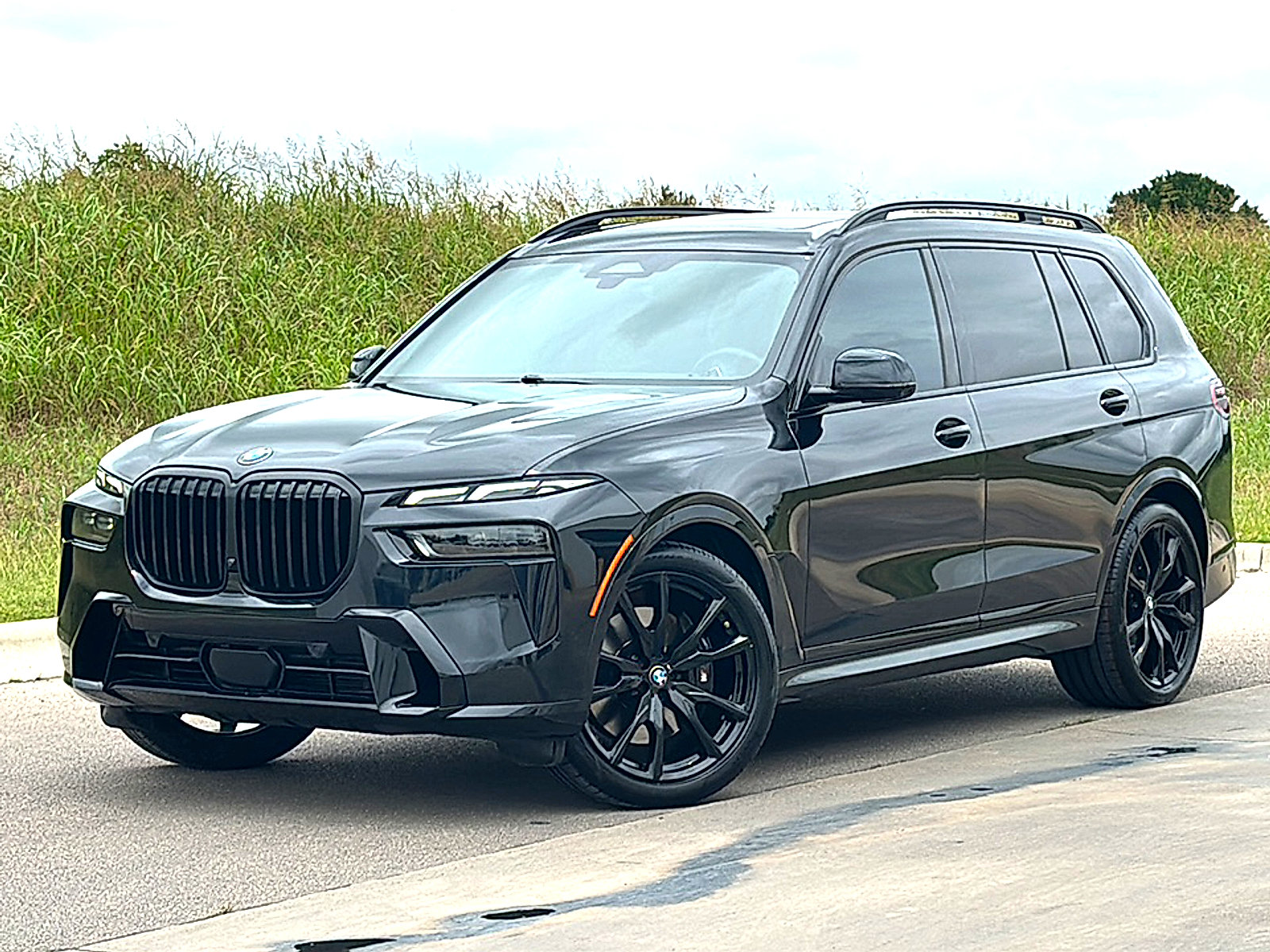 Used 2024 BMW X7 xDrive40i w/ Executive Package AWD/4WD image 2