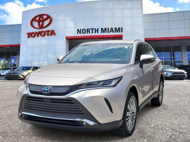 Used 2024 Toyota Venza XLE AWD/4WD image 2