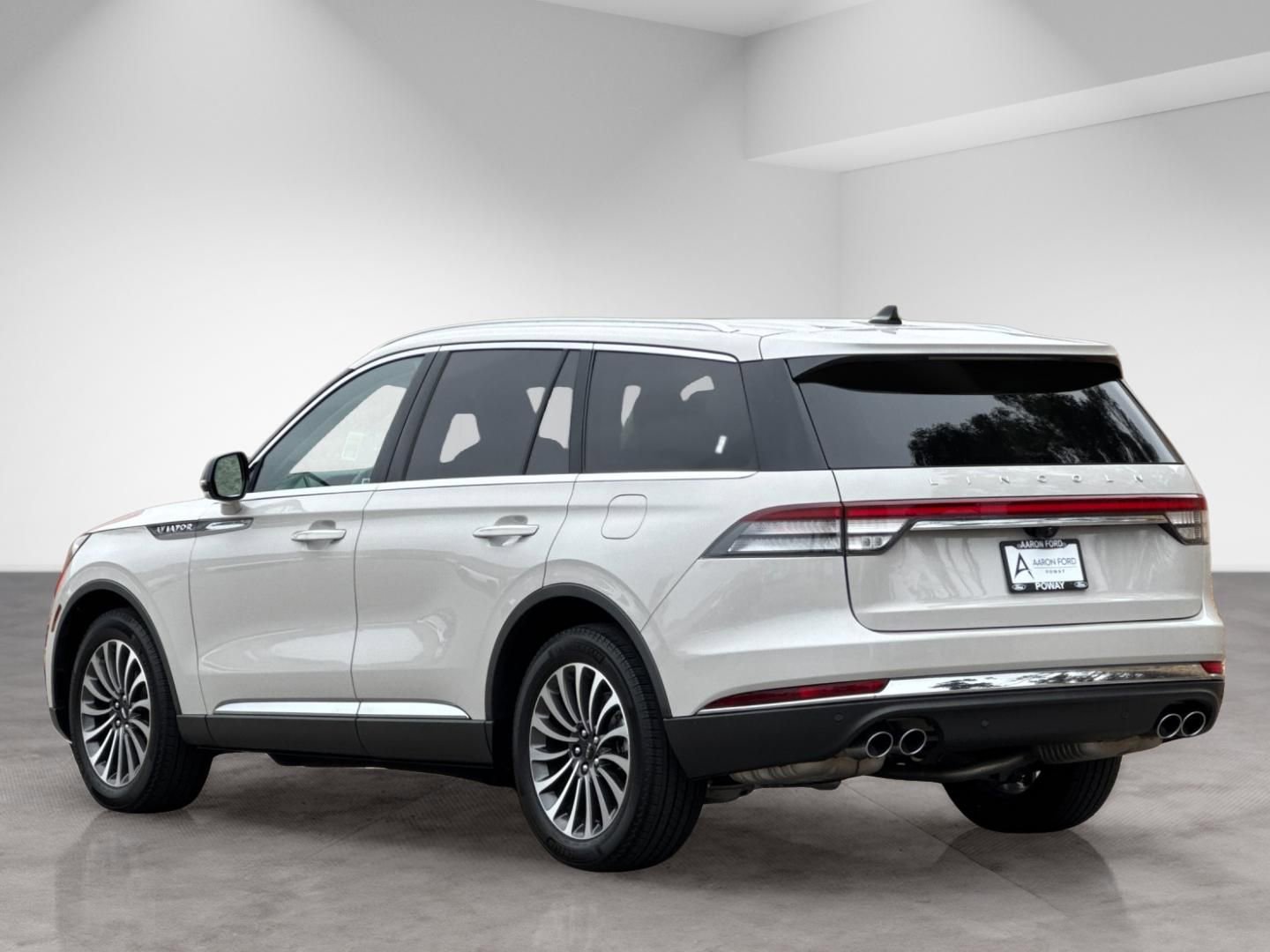 Used 2023 Lincoln Aviator 2WD w/ Premium Package image 4
