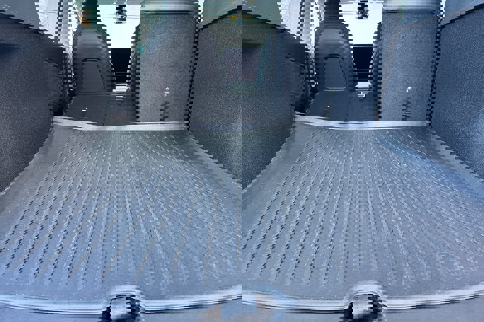 Used 2024 Tesla Model Y 2WD image 16