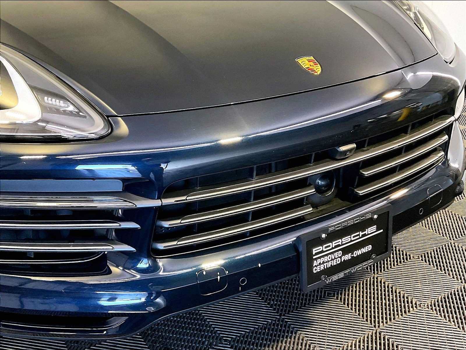 Certified 2023 Porsche Cayenne AWD/4WD image 34