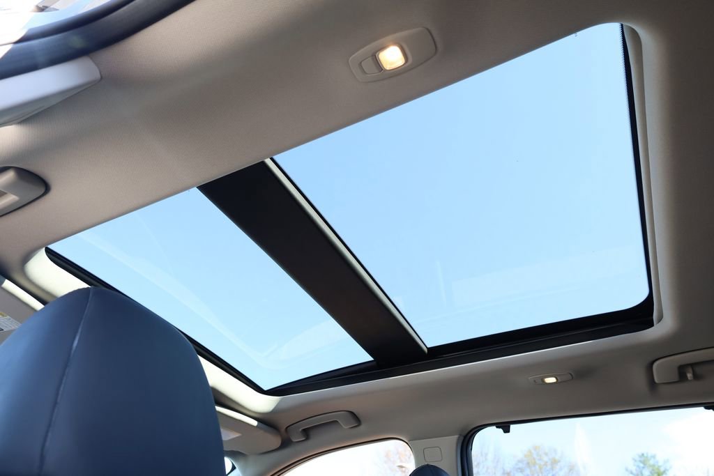 Used 2021 Nissan Rogue Platinum image 9